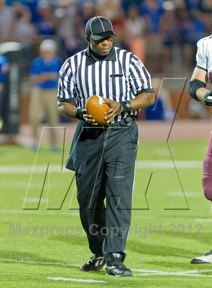 Thumbnail 2 in Flour Bluff vs. Leander (UIL Division 1 Regioinal Playoff) photogallery.