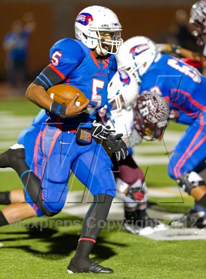 Thumbnail 1 in Flour Bluff vs. Leander (UIL Division 1 Regioinal Playoff) photogallery.