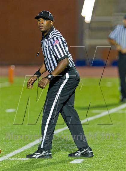 Thumbnail 3 in Flour Bluff vs. Leander (UIL Division 1 Regioinal Playoff) photogallery.