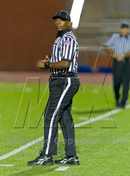 Thumbnail 1 in Flour Bluff vs. Leander (UIL Division 1 Regioinal Playoff) photogallery.