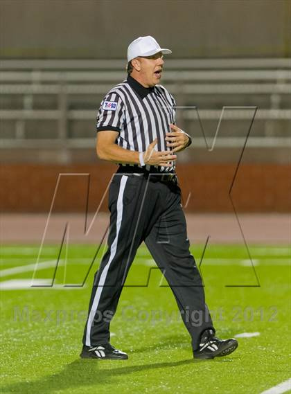 Thumbnail 1 in Flour Bluff vs. Leander (UIL Division 1 Regioinal Playoff) photogallery.