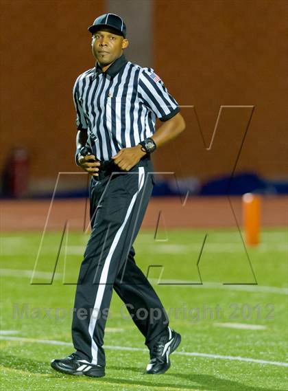 Thumbnail 3 in Flour Bluff vs. Leander (UIL Division 1 Regioinal Playoff) photogallery.