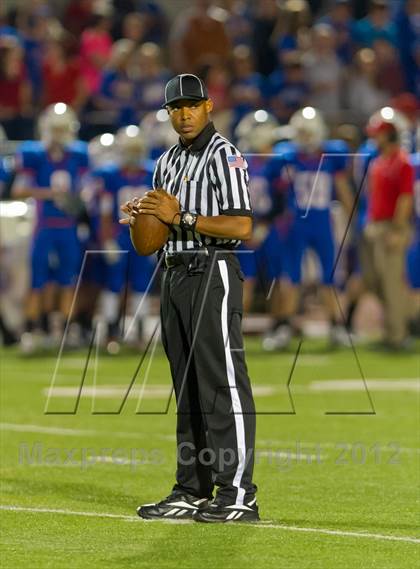 Thumbnail 2 in Flour Bluff vs. Leander (UIL Division 1 Regioinal Playoff) photogallery.