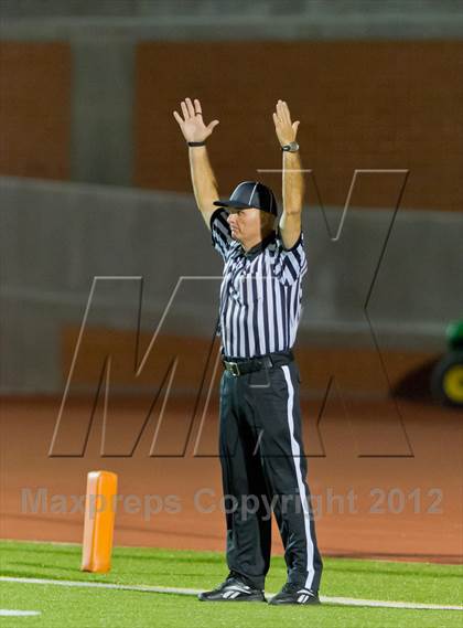 Thumbnail 2 in Flour Bluff vs. Leander (UIL Division 1 Regioinal Playoff) photogallery.
