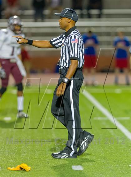 Thumbnail 1 in Flour Bluff vs. Leander (UIL Division 1 Regioinal Playoff) photogallery.
