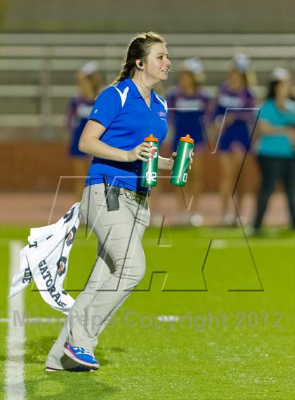 Thumbnail 1 in Flour Bluff vs. Leander (UIL Division 1 Regioinal Playoff) photogallery.