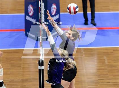 Thumbnail 1 in Wiggins vs. Sedgwick County (CHSAA 2A Round 3) photogallery.