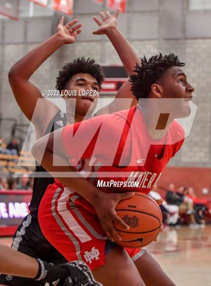 Thumbnail 1 in Servite @ Mater Dei (Nike Extravaganza) photogallery.