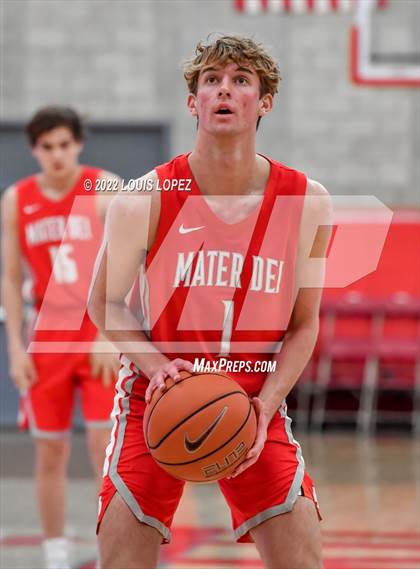 Thumbnail 3 in Servite @ Mater Dei (Nike Extravaganza) photogallery.