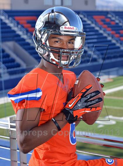 Thumbnail 3 in Bishop Gorman (Preseason Top 25 Photo Shoot) photogallery.