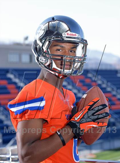 Thumbnail 1 in Bishop Gorman (Preseason Top 25 Photo Shoot) photogallery.