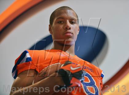 Thumbnail 3 in Bishop Gorman (Preseason Top 25 Photo Shoot) photogallery.