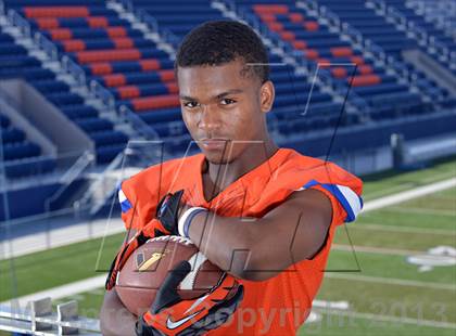 Thumbnail 3 in Bishop Gorman (Preseason Top 25 Photo Shoot) photogallery.