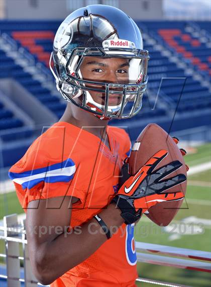 Thumbnail 2 in Bishop Gorman (Preseason Top 25 Photo Shoot) photogallery.