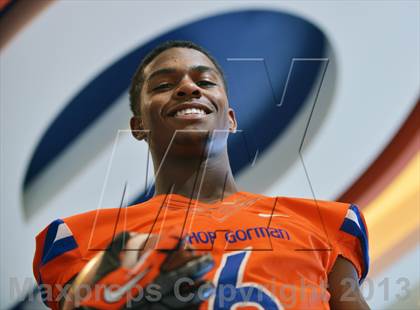 Thumbnail 2 in Bishop Gorman (Preseason Top 25 Photo Shoot) photogallery.