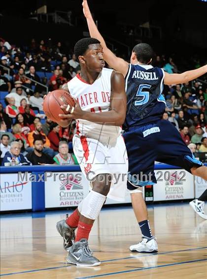 Thumbnail 1 in Mater Dei vs. Bullard (CIF D1 SoCal Regional Final) photogallery.