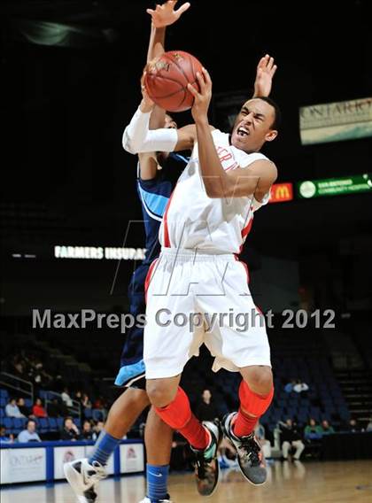 Thumbnail 3 in Mater Dei vs. Bullard (CIF D1 SoCal Regional Final) photogallery.