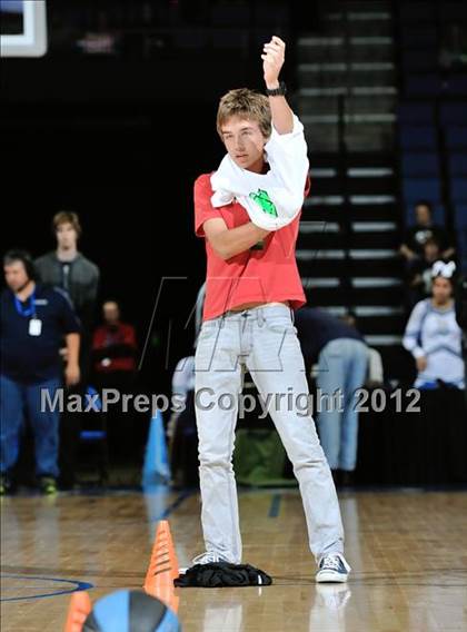 Thumbnail 2 in Mater Dei vs. Bullard (CIF D1 SoCal Regional Final) photogallery.