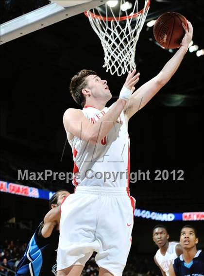 Thumbnail 3 in Mater Dei vs. Bullard (CIF D1 SoCal Regional Final) photogallery.