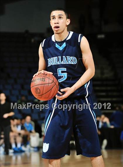Thumbnail 3 in Mater Dei vs. Bullard (CIF D1 SoCal Regional Final) photogallery.