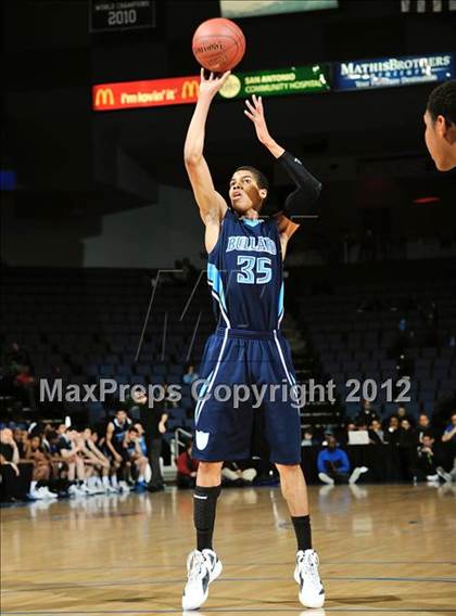 Thumbnail 2 in Mater Dei vs. Bullard (CIF D1 SoCal Regional Final) photogallery.