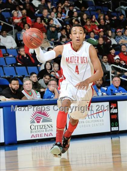 Thumbnail 3 in Mater Dei vs. Bullard (CIF D1 SoCal Regional Final) photogallery.
