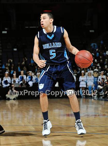 Thumbnail 2 in Mater Dei vs. Bullard (CIF D1 SoCal Regional Final) photogallery.