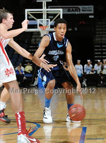 Thumbnail 3 in Mater Dei vs. Bullard (CIF D1 SoCal Regional Final) photogallery.