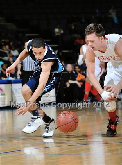 Thumbnail 2 in Mater Dei vs. Bullard (CIF D1 SoCal Regional Final) photogallery.