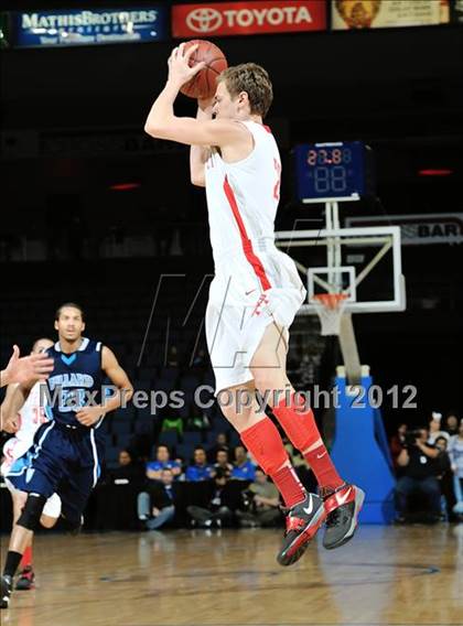 Thumbnail 2 in Mater Dei vs. Bullard (CIF D1 SoCal Regional Final) photogallery.