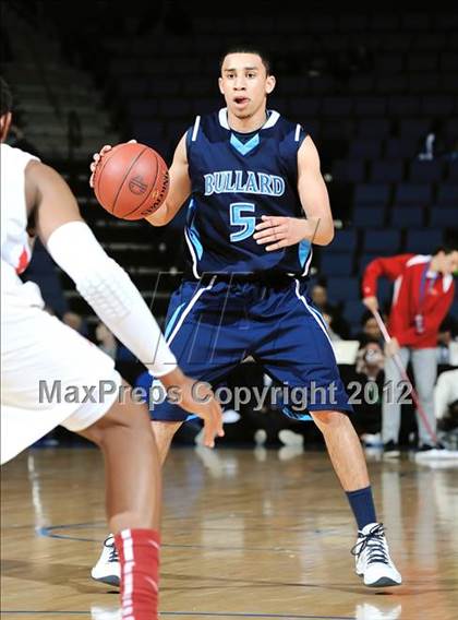 Thumbnail 3 in Mater Dei vs. Bullard (CIF D1 SoCal Regional Final) photogallery.