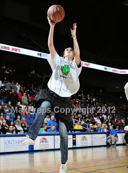 Thumbnail 1 in Mater Dei vs. Bullard (CIF D1 SoCal Regional Final) photogallery.