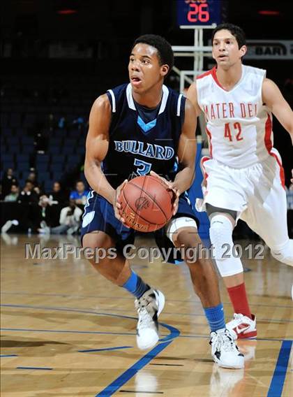 Thumbnail 2 in Mater Dei vs. Bullard (CIF D1 SoCal Regional Final) photogallery.