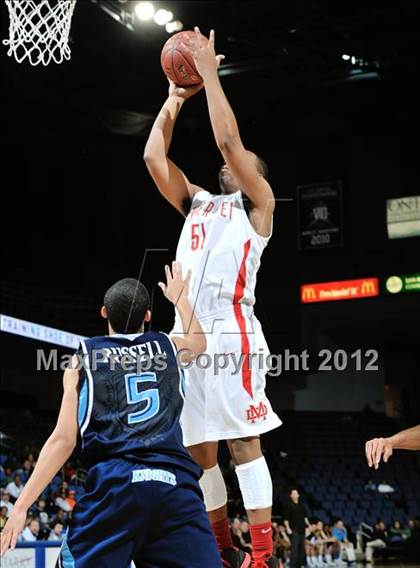Thumbnail 2 in Mater Dei vs. Bullard (CIF D1 SoCal Regional Final) photogallery.