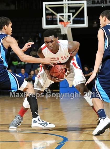 Thumbnail 2 in Mater Dei vs. Bullard (CIF D1 SoCal Regional Final) photogallery.