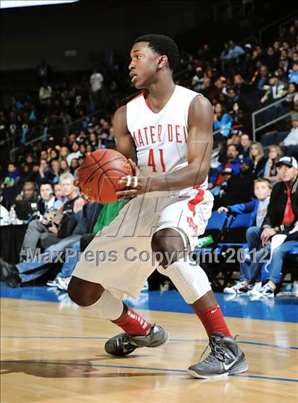 Thumbnail 2 in Mater Dei vs. Bullard (CIF D1 SoCal Regional Final) photogallery.