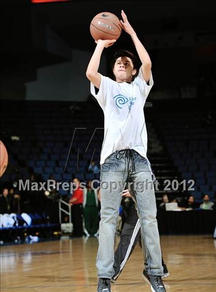 Thumbnail 2 in Mater Dei vs. Bullard (CIF D1 SoCal Regional Final) photogallery.