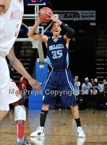 Thumbnail 2 in Mater Dei vs. Bullard (CIF D1 SoCal Regional Final) photogallery.