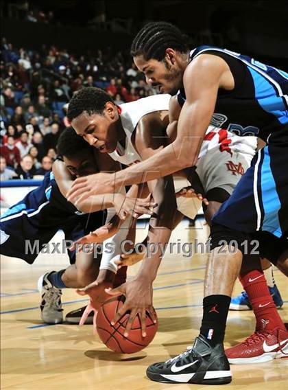Thumbnail 2 in Mater Dei vs. Bullard (CIF D1 SoCal Regional Final) photogallery.