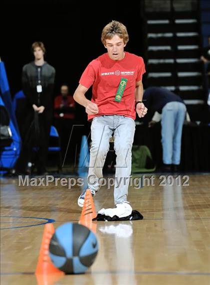 Thumbnail 3 in Mater Dei vs. Bullard (CIF D1 SoCal Regional Final) photogallery.