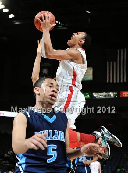 Thumbnail 2 in Mater Dei vs. Bullard (CIF D1 SoCal Regional Final) photogallery.