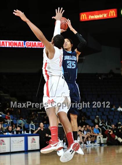 Thumbnail 2 in Mater Dei vs. Bullard (CIF D1 SoCal Regional Final) photogallery.