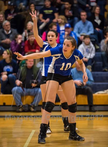 Thumbnail 2 in Darien vs. Cheshire (CIAC Class LL Final) photogallery.