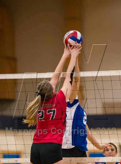 Thumbnail 2 in Darien vs. Cheshire (CIAC Class LL Final) photogallery.