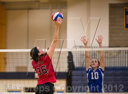 Thumbnail 3 in Darien vs. Cheshire (CIAC Class LL Final) photogallery.