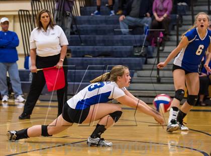 Thumbnail 1 in Darien vs. Cheshire (CIAC Class LL Final) photogallery.
