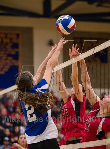 Thumbnail 1 in Darien vs. Cheshire (CIAC Class LL Final) photogallery.