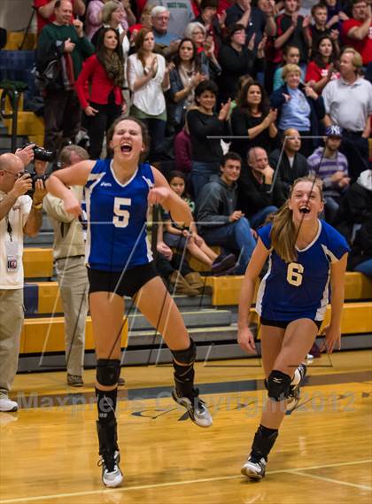 Thumbnail 1 in Darien vs. Cheshire (CIAC Class LL Final) photogallery.