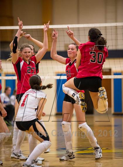 Thumbnail 3 in Darien vs. Cheshire (CIAC Class LL Final) photogallery.