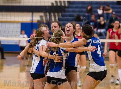 Thumbnail 3 in Darien vs. Cheshire (CIAC Class LL Final) photogallery.